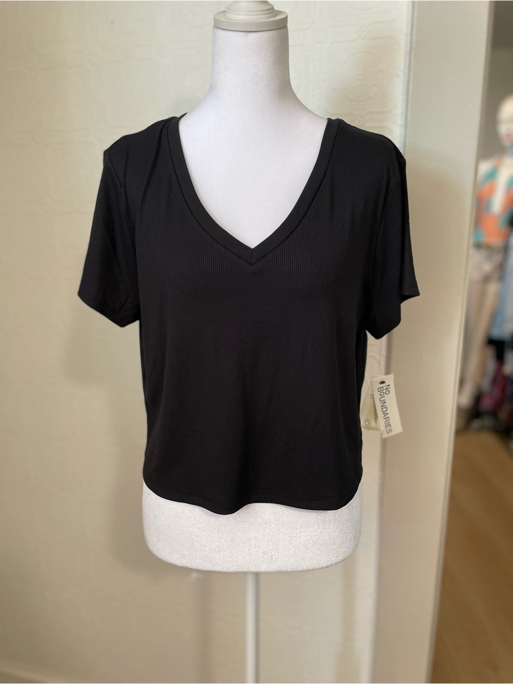 No Boundaries Black V-Neck Ribbed Short Sleeve Tee